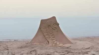 [bruce] dan and jobi's sculpture
today, just crisp, clean. - Race Against The Tide