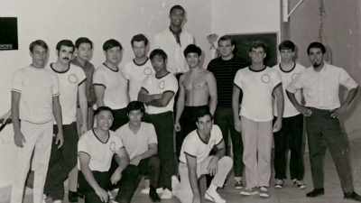 Bruce tertarik
dengan semua olahraga. - Be Water