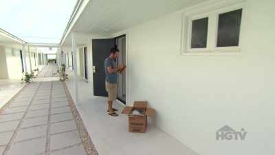 Bryan: Guests arrive
Friday morning, - Island of Bryan