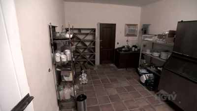 Bryan: Old, dirty,
disgusting storage room, - Island of Bryan