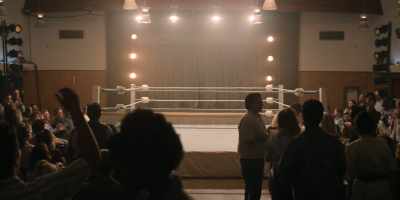 Buckle your seat belts,
it's wrestling time! - GLOW