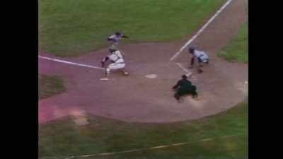 Bud Harrelson foi tirado do plate
pelo árbitro. - Say Hey, Willie Mays!