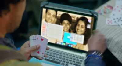 -Buddy, it's your turn.
-Here you go. - Qarib Qarib Singlle