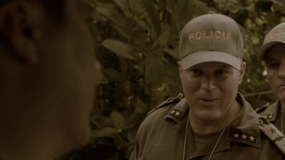 Buenas tardes, caballeros. - Hawaii Five-O