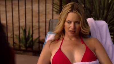 - Bueno, debería volver. - Couples Retreat Murder