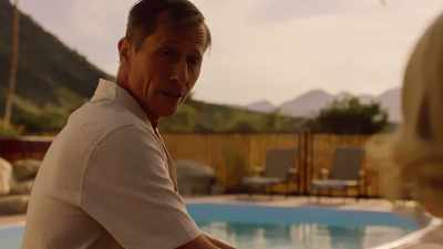 - Bueno, eso no es lo que me dijo. - Couples Retreat Murder