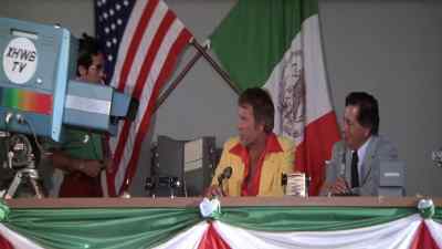 Buenos tardes,
ladies and gentlemen. - Viva Knievel!