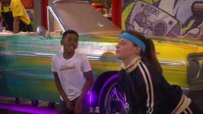 ♪ Bum, ba, bum, ba, bum bumper cars ♪ - That Girl Lay Lay