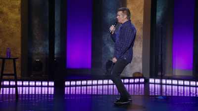 "Bună, stradă." - Brian Regan: Nunchucks and Flamethrowers