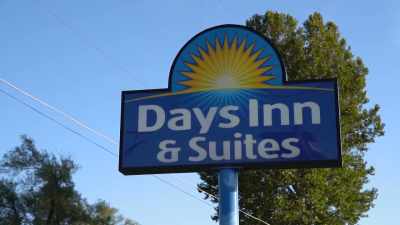 Bus fare, motels,
even the murder weapon - Killer Cases