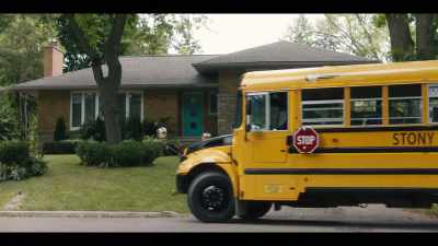 (bus rumbling) - Jett