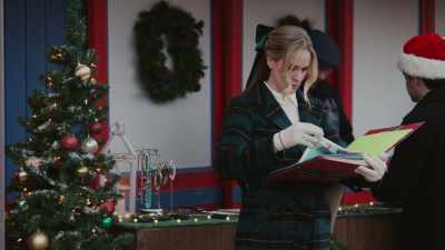 Busy couples can still
squeeze in a little romance, - Engaged by Christmas