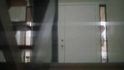 But nobody answers the door. - The Playboy Murders