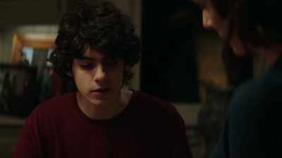 - But you are selling him out.
- What does Luly think? - Council of Dads