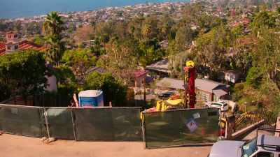 But they aren't allowed
to go past that roof. - Selling The OC
