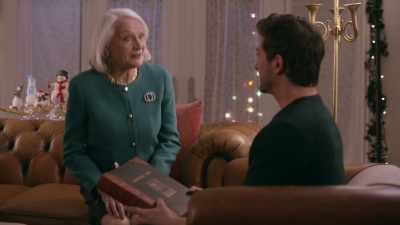 But, Aunt Jean, this doesn't mean
that I'm gonna be working - Catering Christmas
