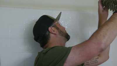 But this bathroom, I'm just
gonna do a cosmetic refresh. - Help! I Wrecked My House