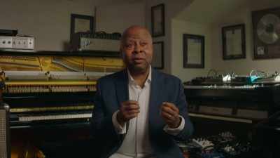 But beatbox with melody
and sing, you know, - Thriller 40