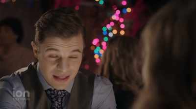 But can you get your hands
on enough chocolate samples - A Royal Christmas Engagement