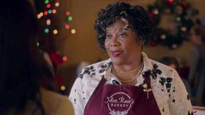 But Carson doesn't believe
anyone will win the contest. - A Sweet Christmas Romance