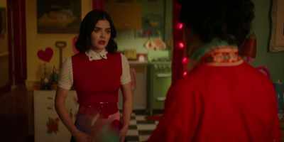 But Chica, this
apartment is too small - Katy Keene