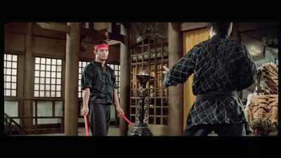 'But Chieh's chosen weapon
proves too unwieldy - The Final Game of Death