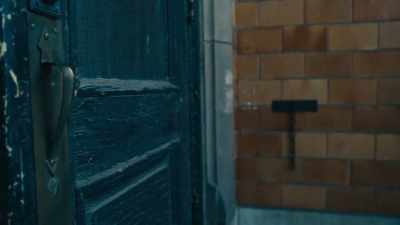But Colleen's excitement evaporates
once she's inside. - Haunted Hospitals