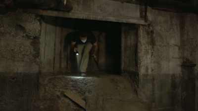 But to confirm
these tunnels really keep going, - Secrets of the Underground