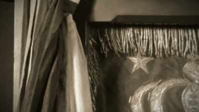 But they couldn't get
that banner out of its frame. - History's Greatest Heists with Pierce Brosnan