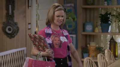 But to do this last minute,
I'm going to need to hire some help. - Fuller House