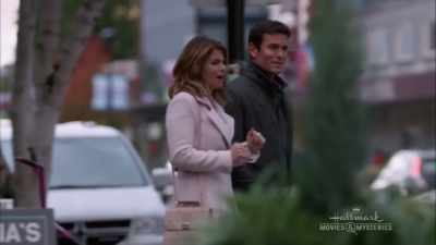 But everyone else seems
to be really happy - Last Scene Alive: An Aurora Teagarden Mystery