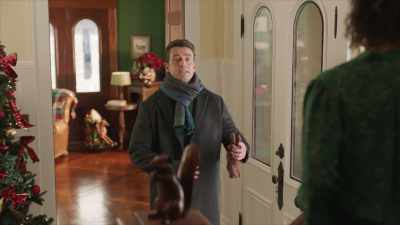 But, Gingerbread Cookie in
the powder room- - 'Twas the Date Before Christmas