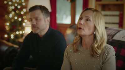 - But you had...
- Candace, Candace, - Unwrapping Christmas: Olivia's Reunion