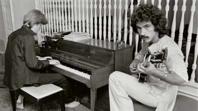 But Hall & Oates
are not actually - Music Box: Yacht Rock: A DOCKumentary