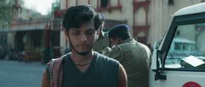 But how is this saree
and Kamal Parihar's case linked? - Mardaani 2