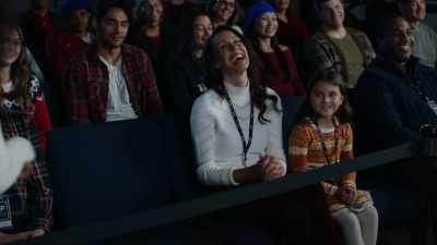 But I can eat.
(audience laughs) - Magic in Mistletoe