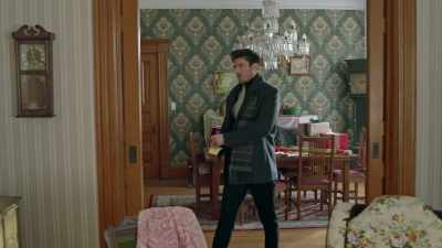 But I can repaint the trim here.
That would look good. - Flipping for Christmas