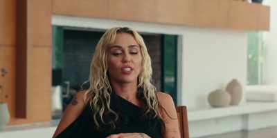 But I was contemplating this life
that I have for myself, - Miley Cyrus - Endless Summer Vacation (Backyard Sessions)