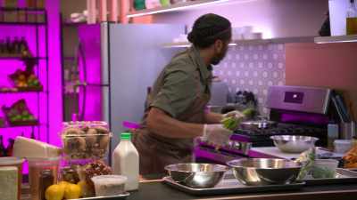 But I decide to fry the asparagus. - Secret Chef