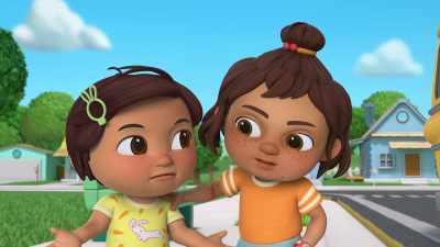 But I didn't know the bus would be
so big and so noisy. - CoComelon Lane