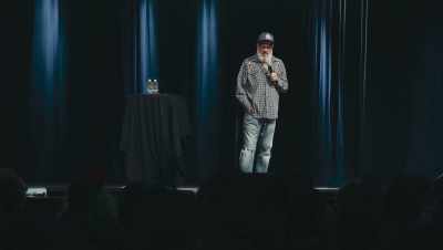 But before I do get
into the actual set, - David Cross: Oh Come On
