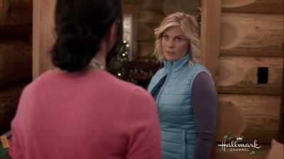 But I do know that we are gonna
throw Mr. Hunter off his game. - Christmas at Holly Lodge