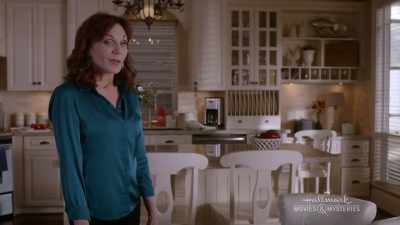 But I don't think I'll
ever be able to resist - The Julius House: An Aurora Teagarden Mystery