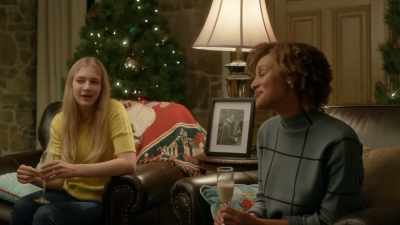 But I think we're missing
something to complete it. - The Enchanted Christmas Cake