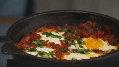 But it has quite a meaty quality
to it, doesn't it? - James May: Oh Cook!