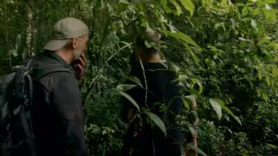 BUT IT'S HOT AND HUMID
THROUGH DENSE, TANGLED FOREST. - Expedition Mungo