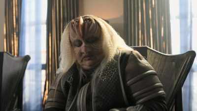 -But Lazaro's here.
-Oh, great. He's alive. - Vagrant Queen