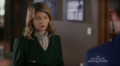 BUT LET'S NOT
LET THAT STOP YOU - Garage Sale Mysteries: Picture a Murder