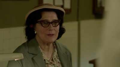 But Mr. Moore was chasing
him around the dining table, - Ms Fisher's Modern Murder Mysteries