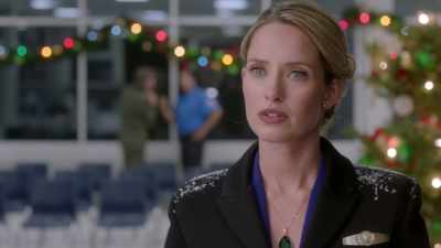 - But n...
- It's okay, it's okay. Um... - Jingle Bell Princess